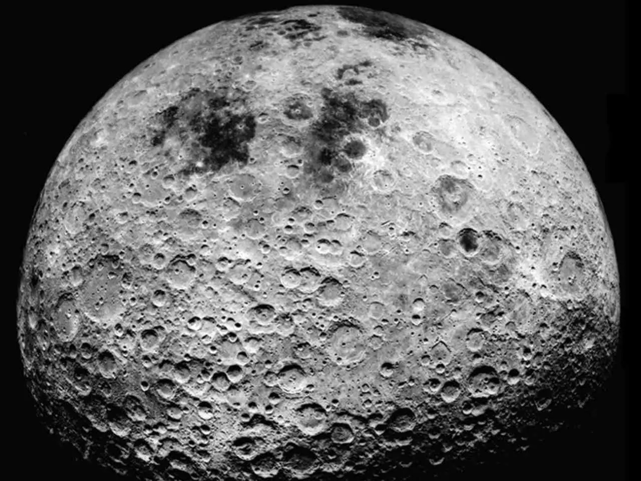 The Moon Has Enough Oxygen to Sustain 8 Billion People For 100,000 Years