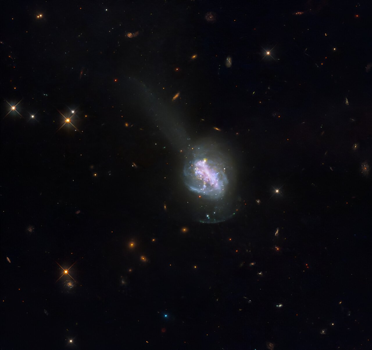 Hubble Observes ESO 185-IG013